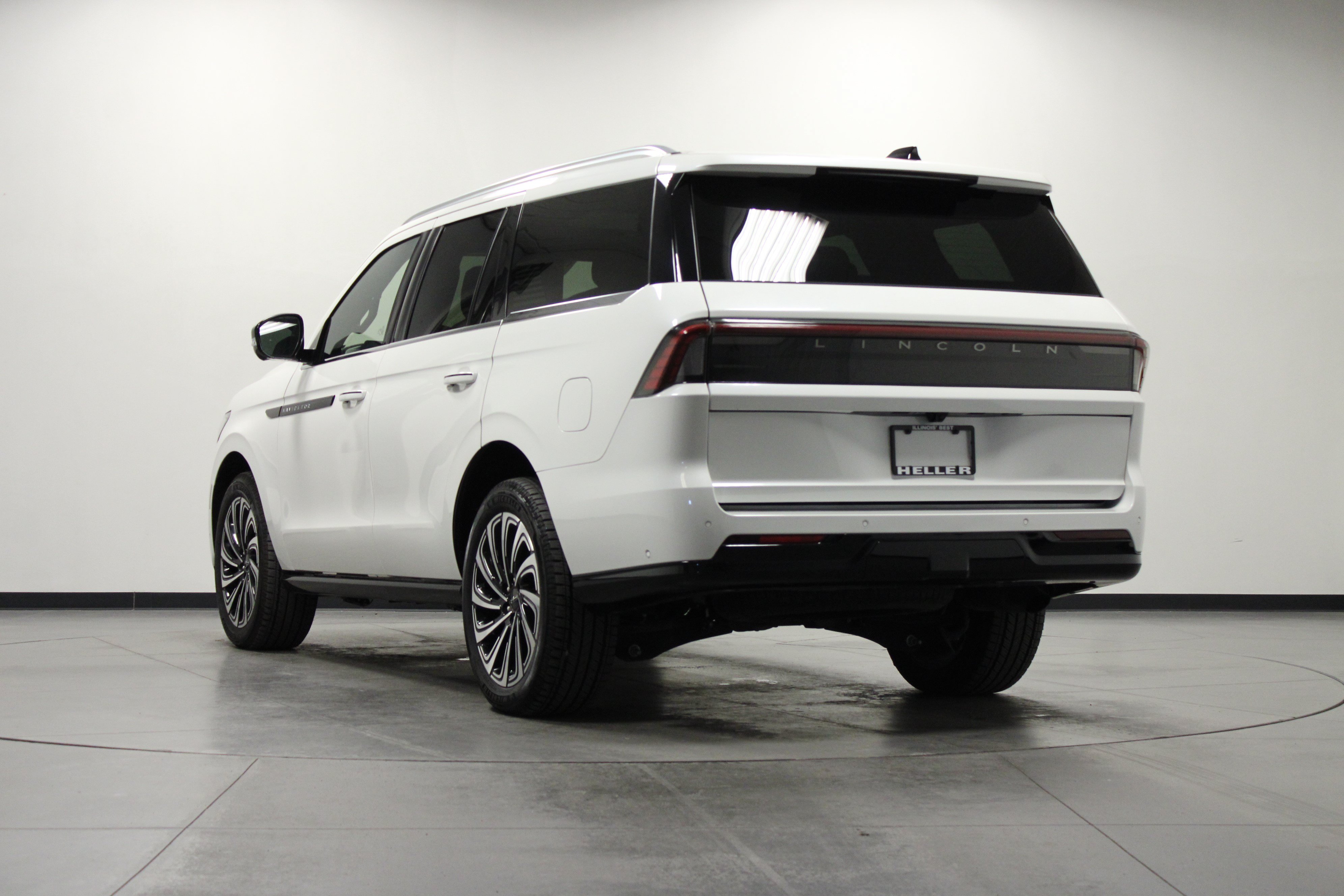 Used 2025 Lincoln Navigator Black Label AWD/4WD image 6