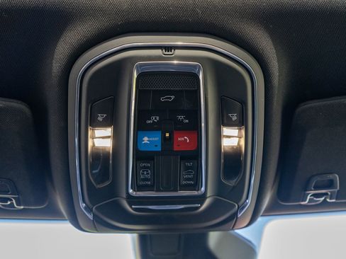 Used 2023 Jeep Grand Cherokee Altitude AWD/4WD image 23