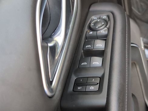 Used 2021 Chevrolet Suburban Z71 w/ Z71 Signature Package AWD/4WD image 21