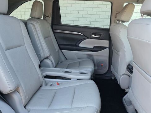 Used 2015 Toyota Highlander Limited Platinum AWD/4WD image 14
