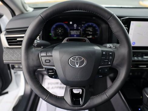 Used 2025 Toyota Camry XLE image 18