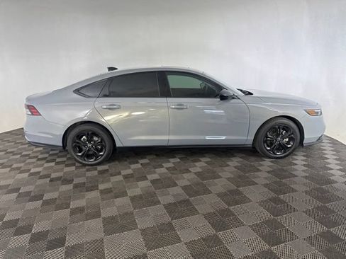 Certified 2025 Honda Accord SE image 5