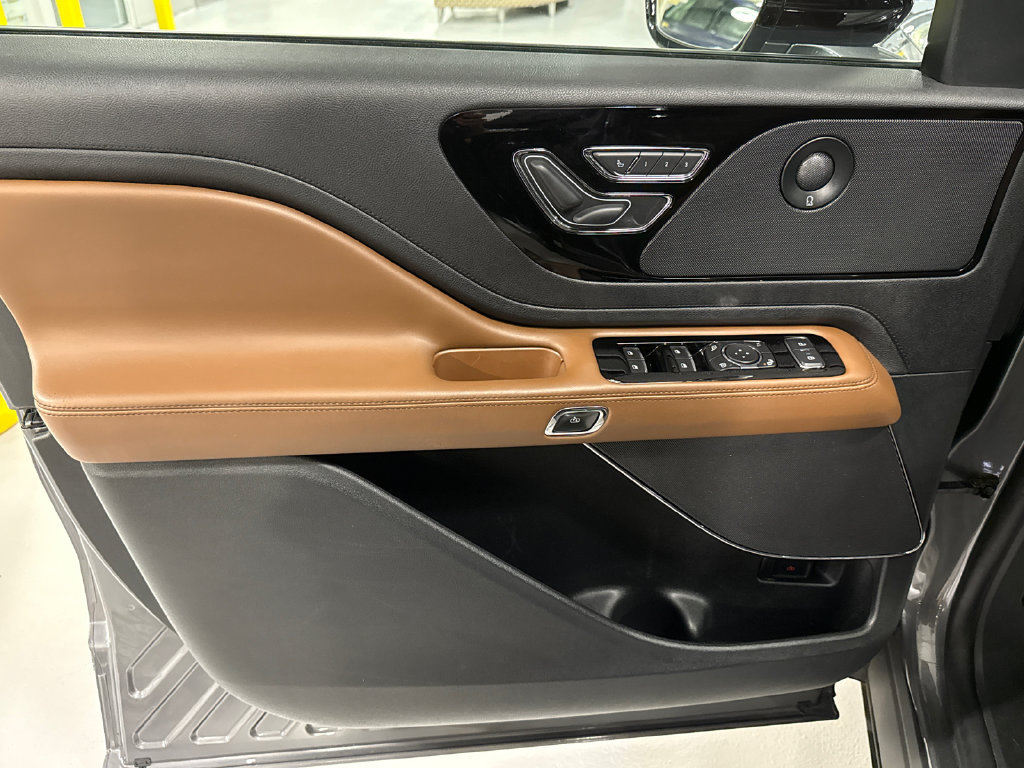 Used 2023 Lincoln Aviator Reserve w/ Equipment Group 201A AWD/4WD image 9
