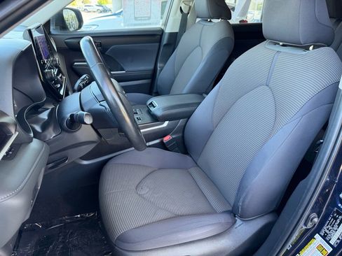Used 2023 Toyota Highlander LE FWD image 24