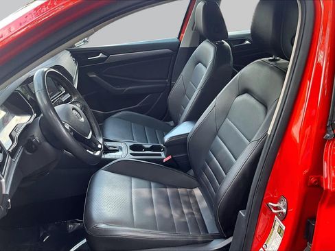 Used 2021 Volkswagen Jetta SE w/ SE Cold Weather Package FWD image 9