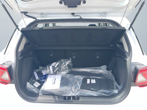 New 2025 Hyundai Venue SEL image 15