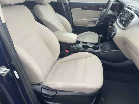 Used 2017 Kia Sorento FWD image 19