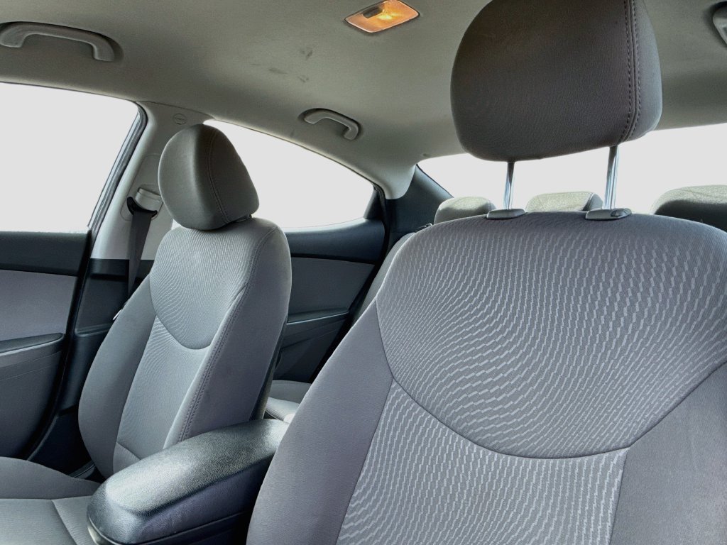 Used 2014 Hyundai Elantra SE FWD image 24