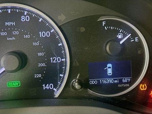 Used 2011 Lexus CT 200h image 12