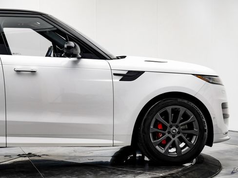 Used 2025 Land Rover Range Rover Sport Dynamic SE image 18