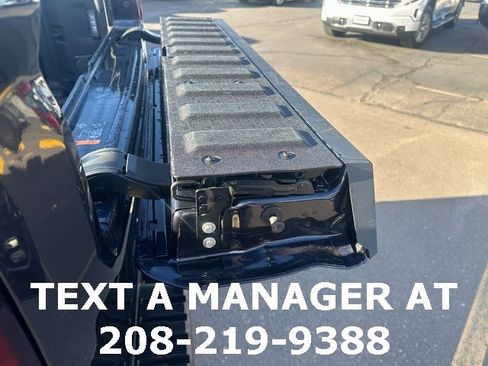 Used 2022 GMC Sierra 1500 AT4 w/ AT4 Premium Package image 18