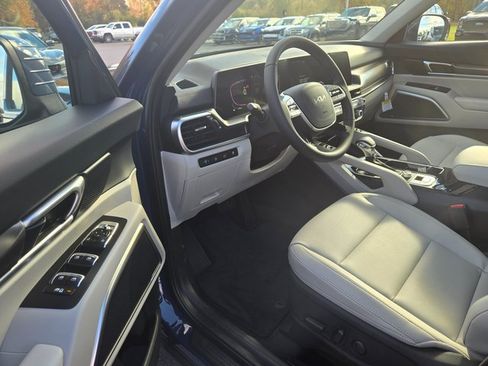 New 2025 Kia Telluride S image 4
