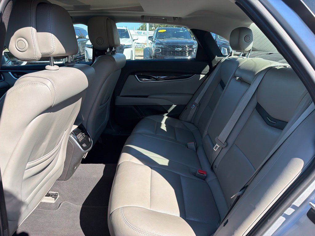 Used 2013 Cadillac XTS Luxury FWD image 14