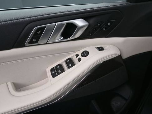 Used 2022 BMW X5 xDrive40i w/ M Sport Package AWD/4WD image 13