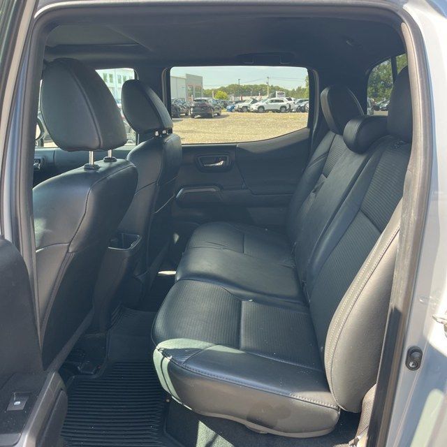Used 2019 Toyota Tacoma TRD Off-Road AWD/4WD image 13