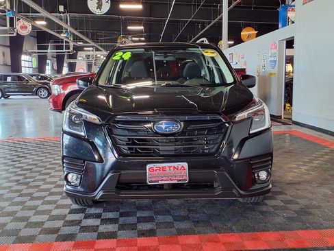 Used 2024 Subaru Forester Premium AWD/4WD image 2