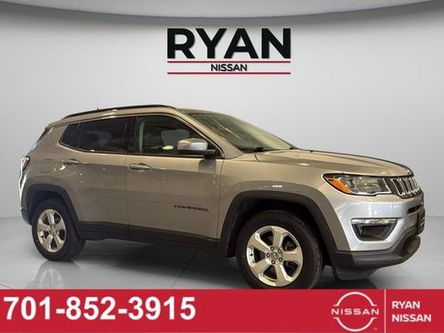 Used 2018 Jeep Compass Latitude w/ Cold Weather Group AWD/4WD image 19