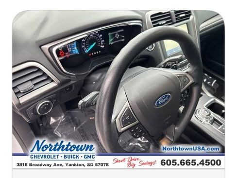 Used 2020 Ford Fusion SE image 12
