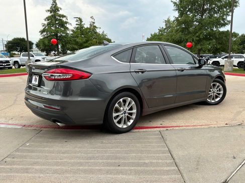 Used 2019 Ford Fusion SE FWD image 6