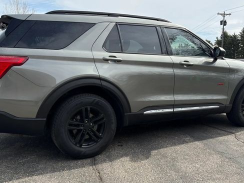 Used 2020 Ford Explorer XLT AWD/4WD image 10