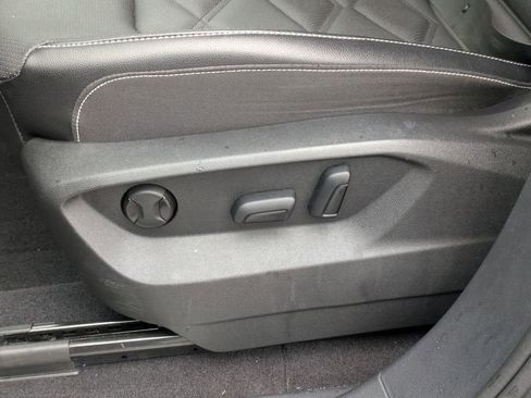 Used 2024 Volkswagen Atlas SE image 16