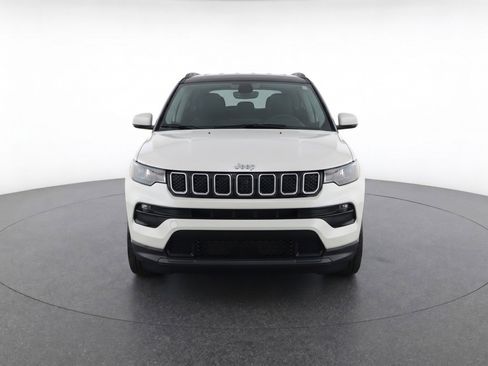 Used 2025 Jeep Compass Limited AWD/4WD image 2