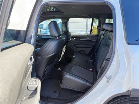 New 2025 Jeep Grand Cherokee Altitude image 5