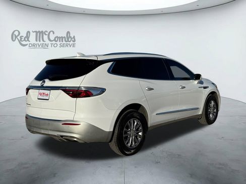 Used 2024 Buick Enclave Essence image 5