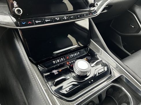 Used 2022 Jeep Wagoneer Series III w/ Rear Seat Video Group 1 image 39