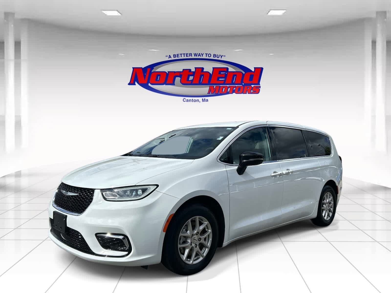 Used 2024 Chrysler Pacifica Touring-L FWD image 6
