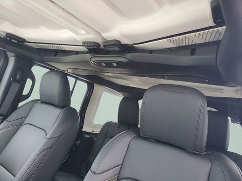 New 2025 Jeep Wrangler Unlimited Sahara AWD/4WD image 30