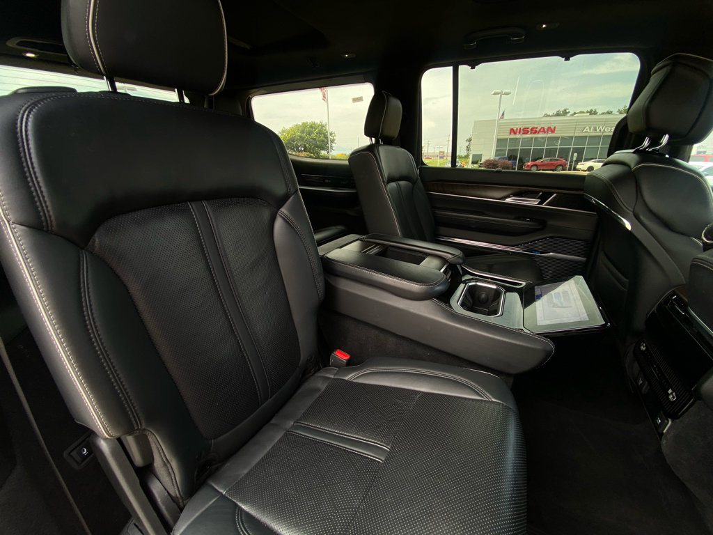 Used 2023 Jeep Grand Wagoneer Series II AWD/4WD image 15