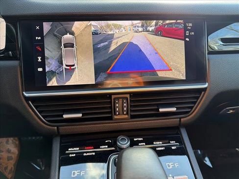 Used 2022 Porsche Cayenne image 20