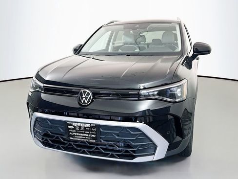 New 2026 Volkswagen Taos SE FWD image 3