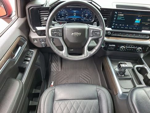 Used 2022 Chevrolet Silverado 1500 LT Trail Boss w/ Convenience Package II AWD/4WD image 12