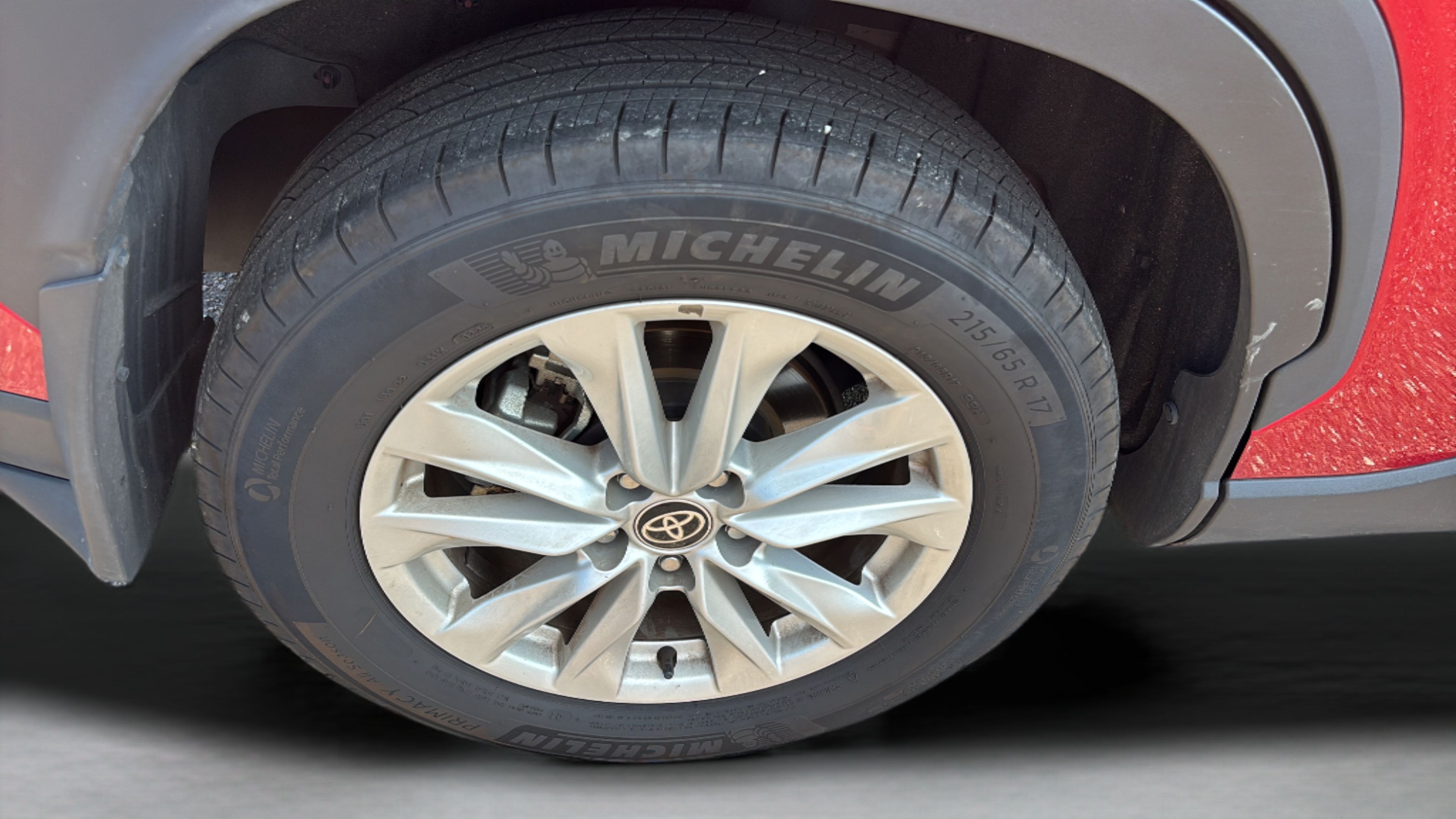 Used 2025 Toyota Corolla Cross LE FWD image 32