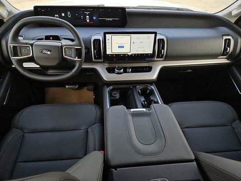 New 2025 Ford Expedition Active image 5