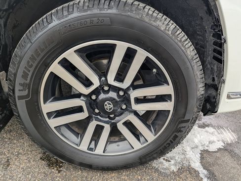 Used 2021 Toyota 4Runner Limited image 12