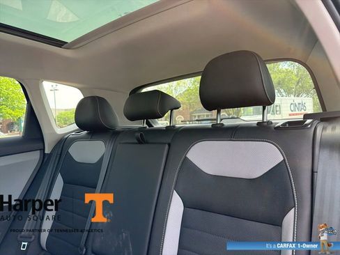 Used 2024 Volkswagen Taos SEL image 9