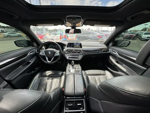 Used 2018 BMW 750i RWD image 2
