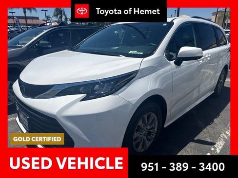 Used 2025 Toyota Sienna LE w/ LE Plus Package FWD image 1