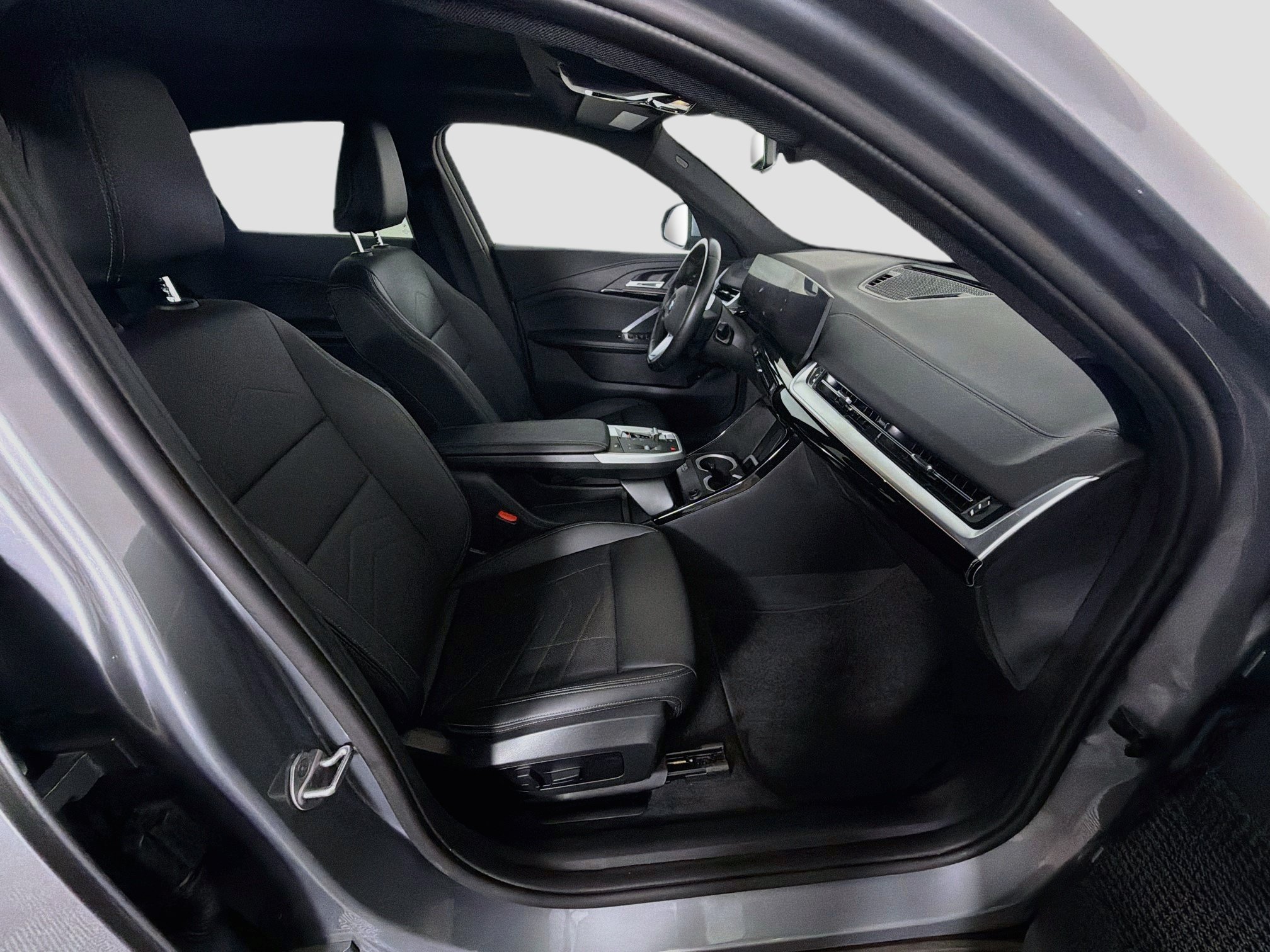 Used 2025 BMW X2 xDrive28i AWD/4WD image 34