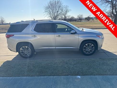 Used 2018 Chevrolet Traverse Premier w/ Driver Confidence II Package image 2