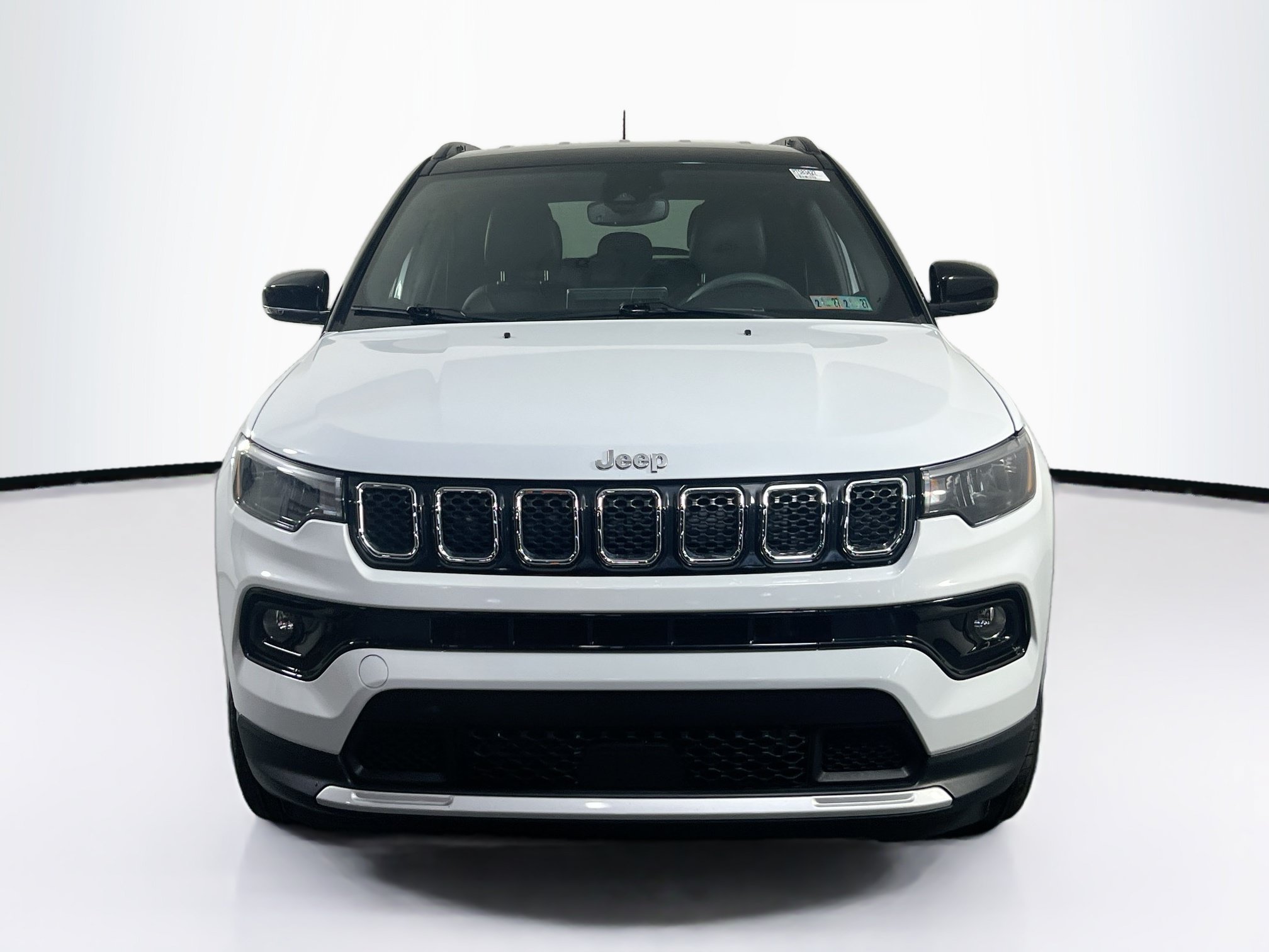 Used 2024 Jeep Compass Limited AWD/4WD image 2
