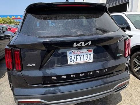 Certified 2022 Kia Sorento SX Prestige AWD/4WD image 2