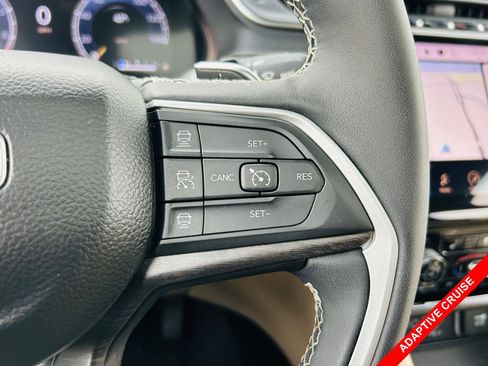 Used 2023 Jeep Grand Cherokee Limited w/ Luxury Tech Group II image 9