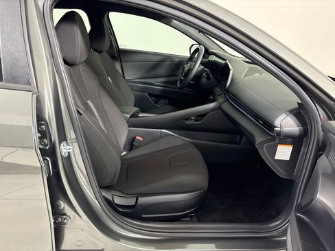 Certified 2025 Hyundai Elantra SEL FWD image 12