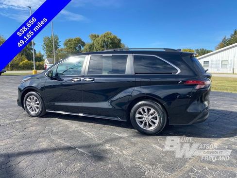 Used 2022 Toyota Sienna XLE image 4