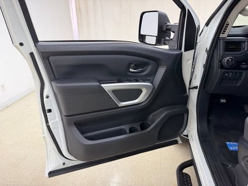 Used 2024 Nissan Titan SV w/ SV Convenience Package AWD/4WD image 16
