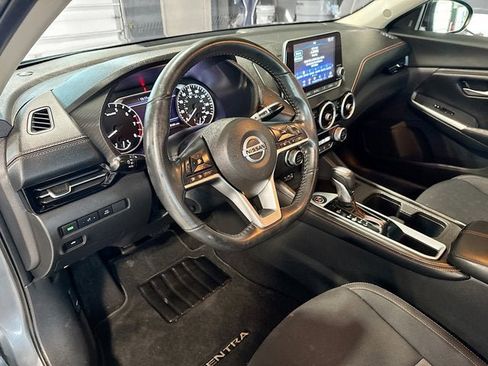 Certified 2022 Nissan Sentra SR w/ Midnight Edition image 9